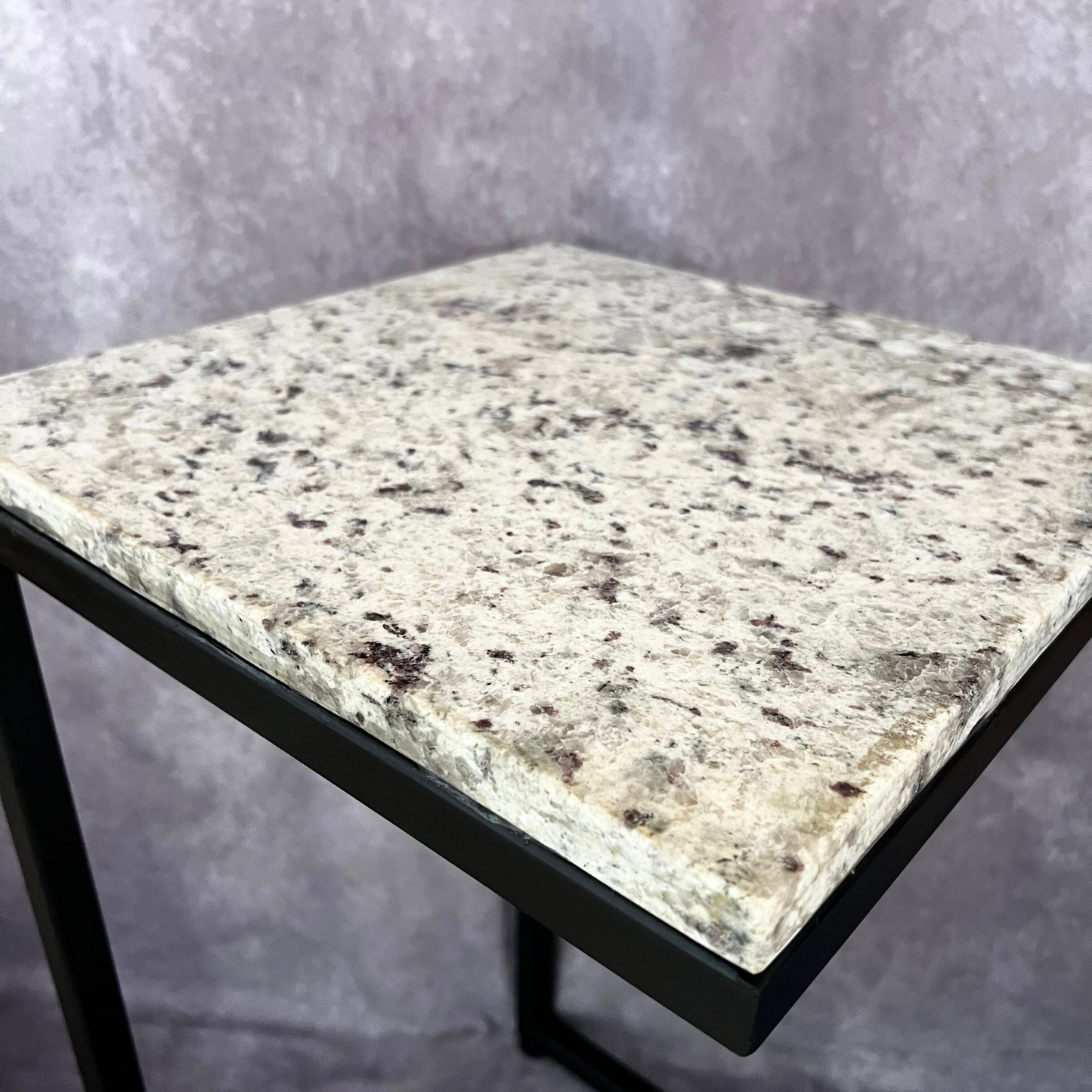 Mesa Auxiliar Granito Dallas