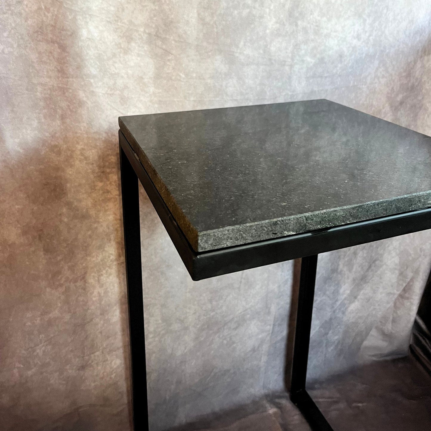 Mesa Auxiliar Granito San gab
